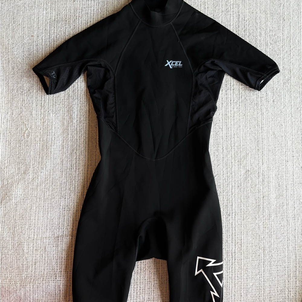 XCEL Men's Black Short Sleeve 1.5 mm wetsuit
